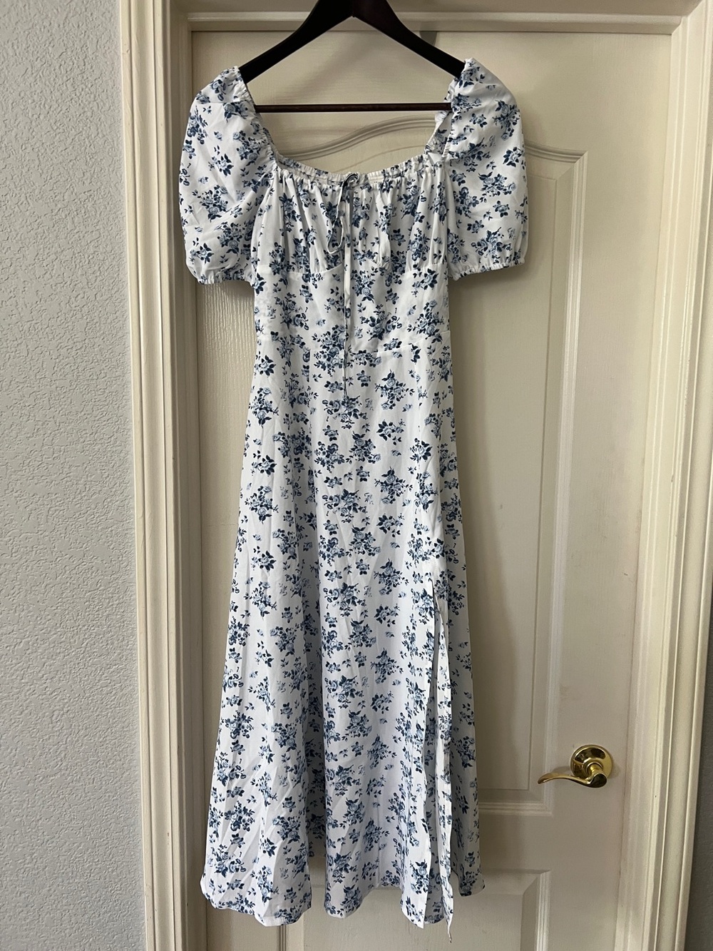 Pretty blue and white summery floral dress size small